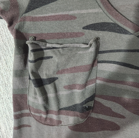 Tee - Picture 2 of 5